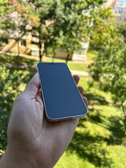 • Iphone  12 mini • BATERIE 100% •