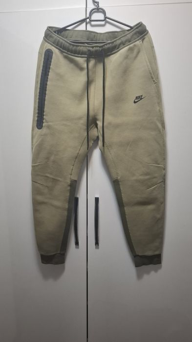 Pantaloni Nike Tech Fleece