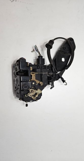 Broasca usa dreapta spate 1J4839768B Volkswagen VW Golf a 4-a generat