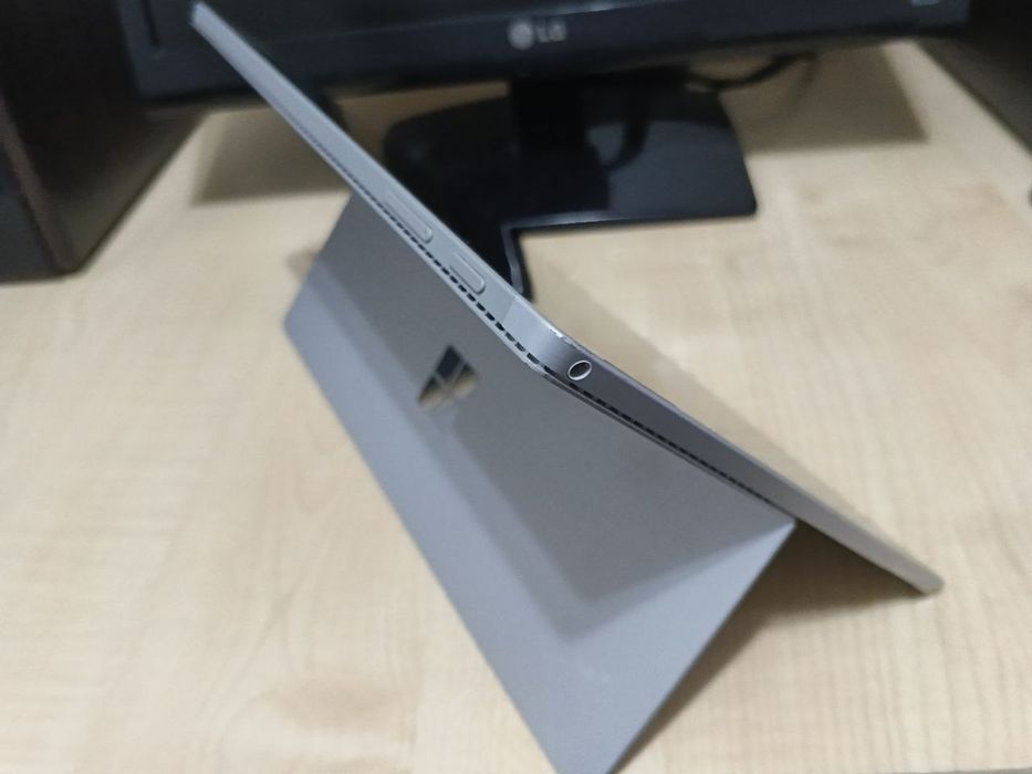 Microsoft SURFACE Pro 4 12,3"2K IPS Touch/Core i7-6650U/8GB/256GB NVMe