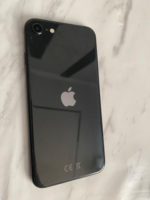 Продается телефон Айфон SE