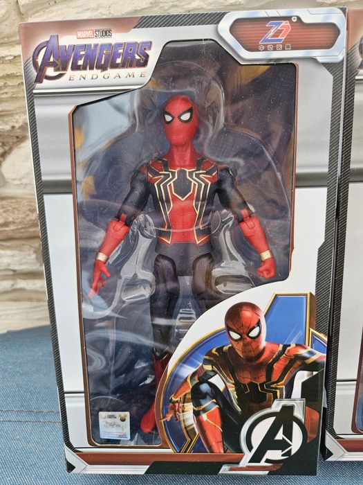 Продам игрушки Marvel