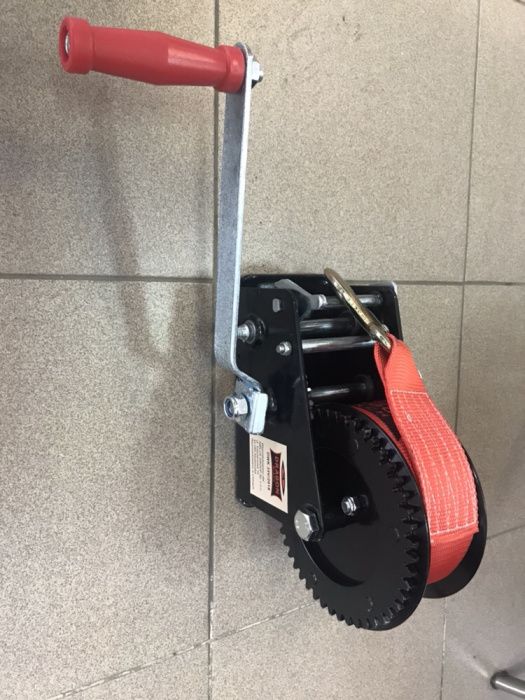 Troliu manual DRAGON WINCH cu cablu sintetic  1588 kg