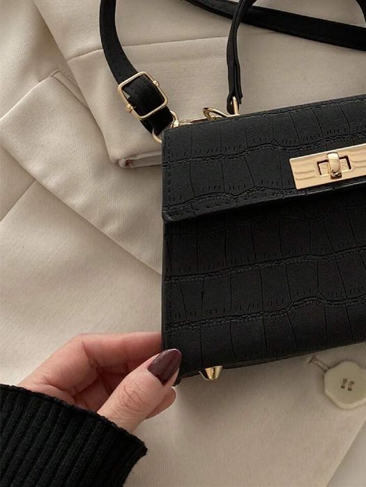 Черная сумка-кроссбоди