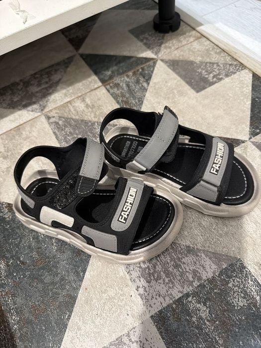 Продается детская обувь