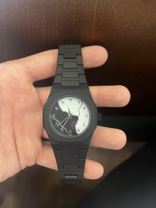 Черно белые часы