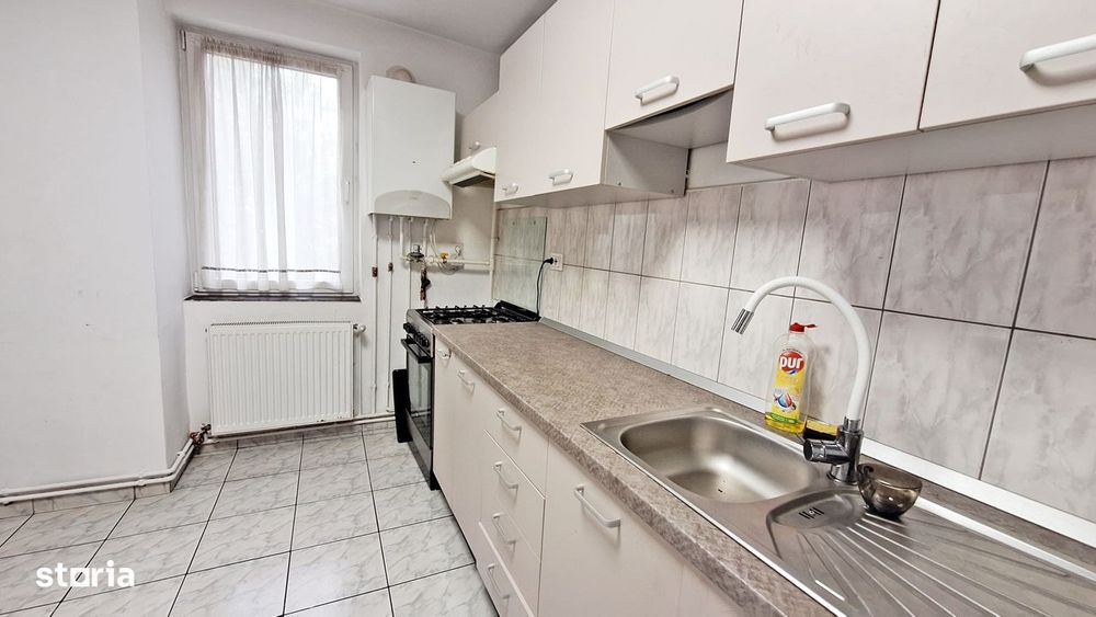Centrul Civic, aproape de AFI, 3 camere mobilate, 160000 euro
