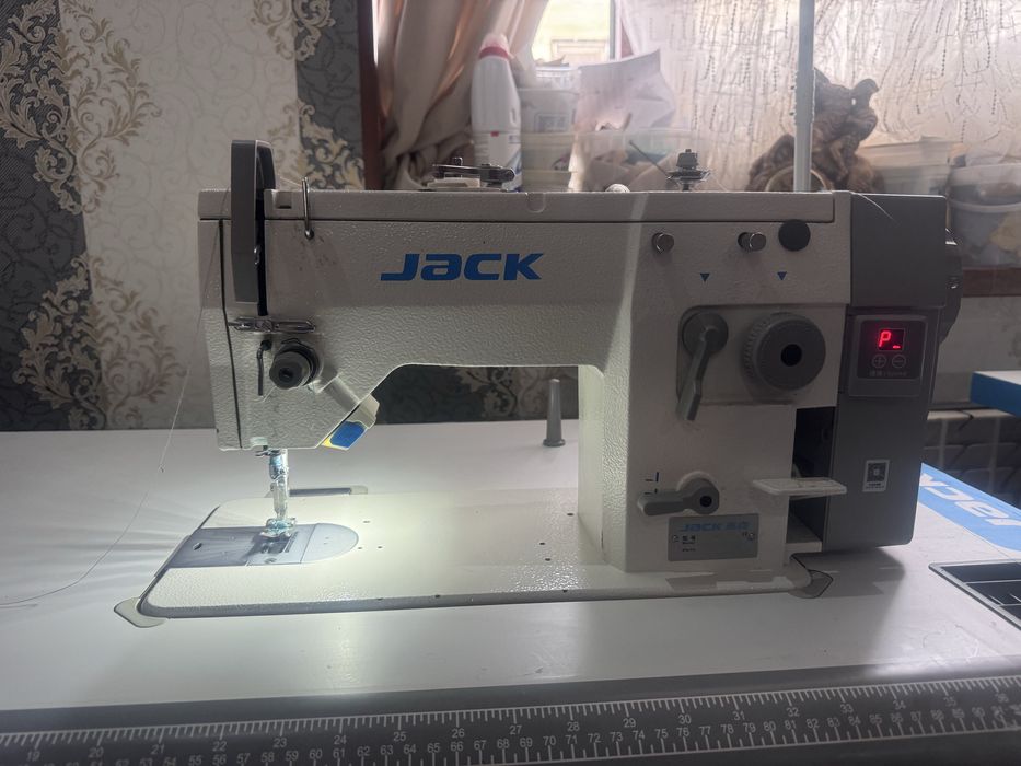 Швейная машина Jack белый, серый