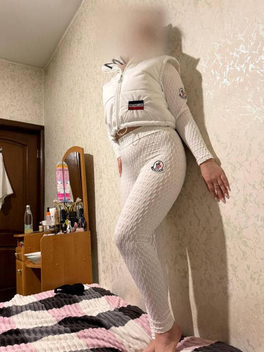 Продам костюм тройка Moncler
