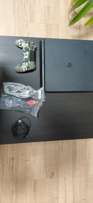PlayStation 4 ,много запазен