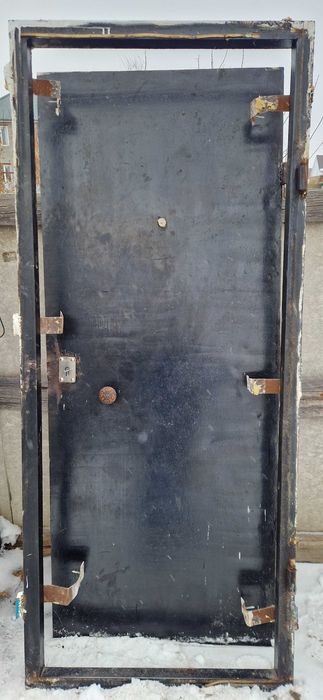 Продам железную дверь