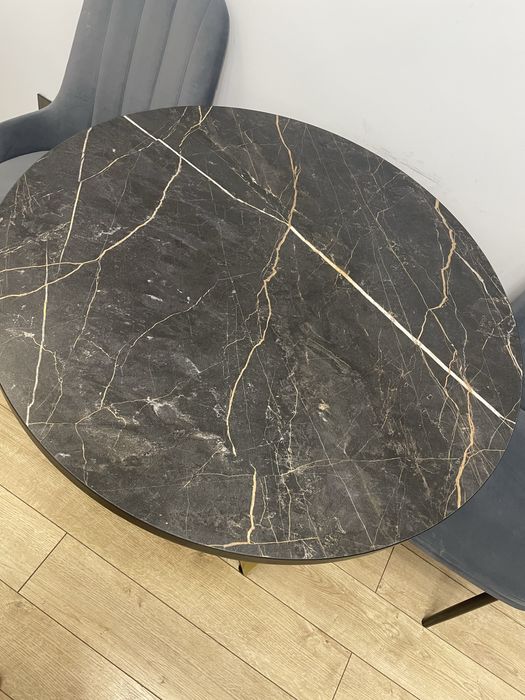 Стол со стульями