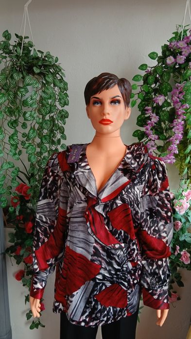 Стилни дамски блузи кенарени,памучни и копринени.