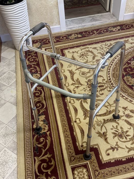 Продам ходунки Б/У