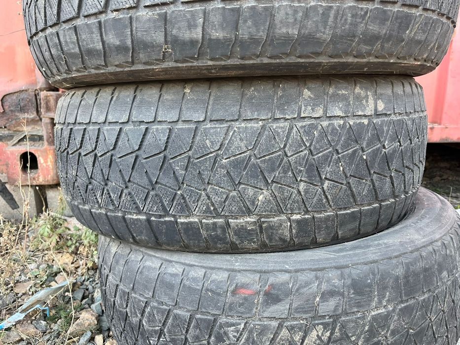 Продам резину, всесезонная, липучка.