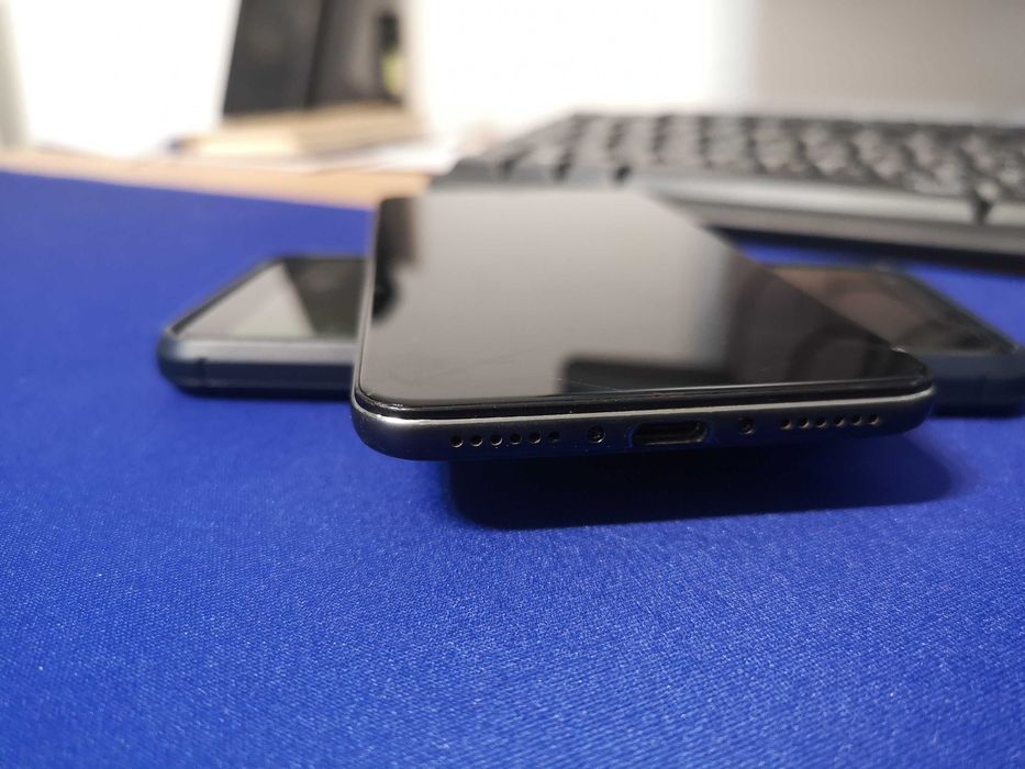 Telefon mobil Xiaomi Pocophone F1, Dual SIM, 64 GB, 6GB RAM, 4G, Blue, sticla crapata