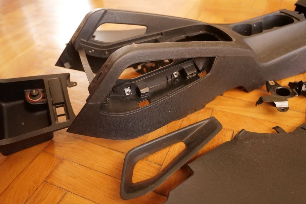 Consola centrala fara cotiera Volkswagen Golf 5, Scirocco