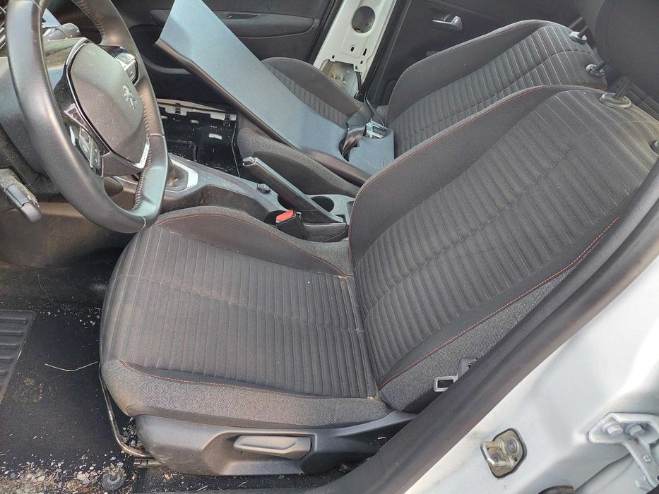 Peugeot Пежо 208 1,2 puretech 2021