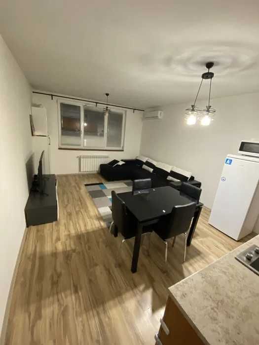 Дава се под наем Тристаен апартамент в София, Зона Б-19 - 100 кв.м за 1100 € - Снимка #1