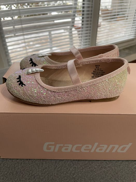 Спортни обувки Adidas  и обувки тип пантофки на  еднорог