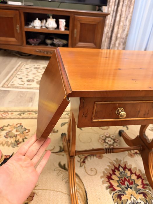 Măsuță Reprodux (Bevan Funnell) Made in England, lemn de tisă, laterale extensibile