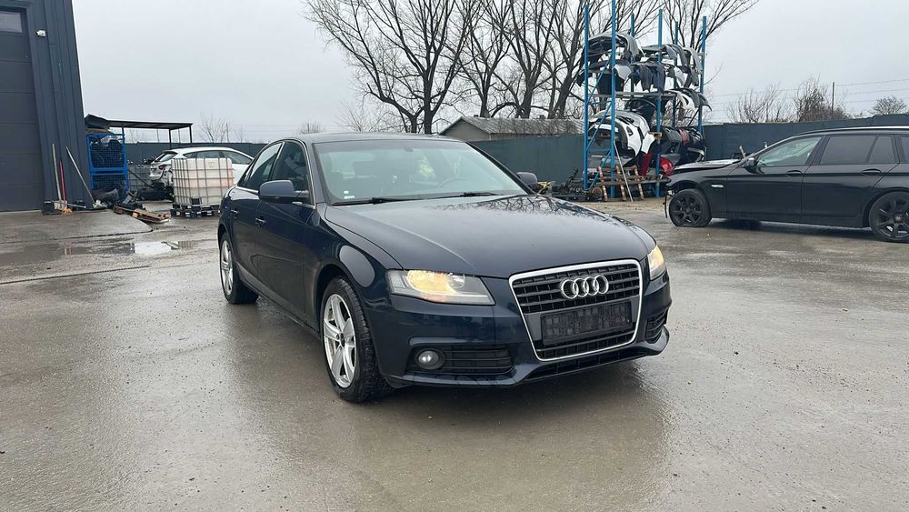 Dezmembram AUDI A4 B8 ,2.0 TDI ,Motor CAGA  , An 2011, Automat ,Sedan