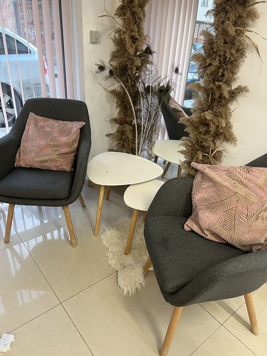 Кресло подходящо за хол или чакалня