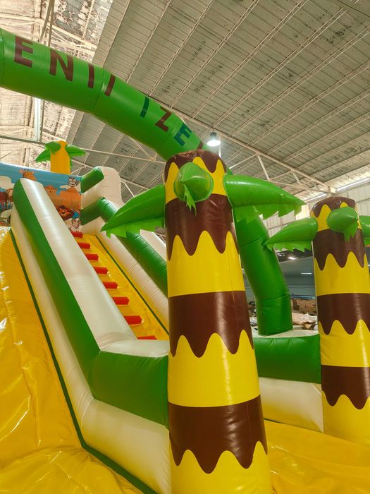 Inchiriem tobogan gonflabil Tema -Jungla, cu dimensiuni de 7mx5mx5m