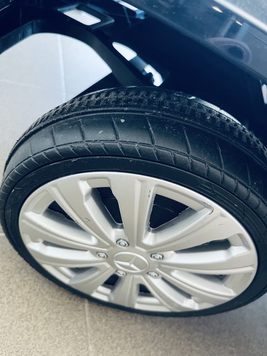 Акумулаторна кола Mercedes G500 с дистанционно