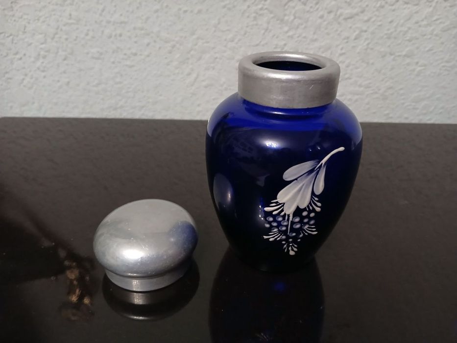 Чайница кобальт.