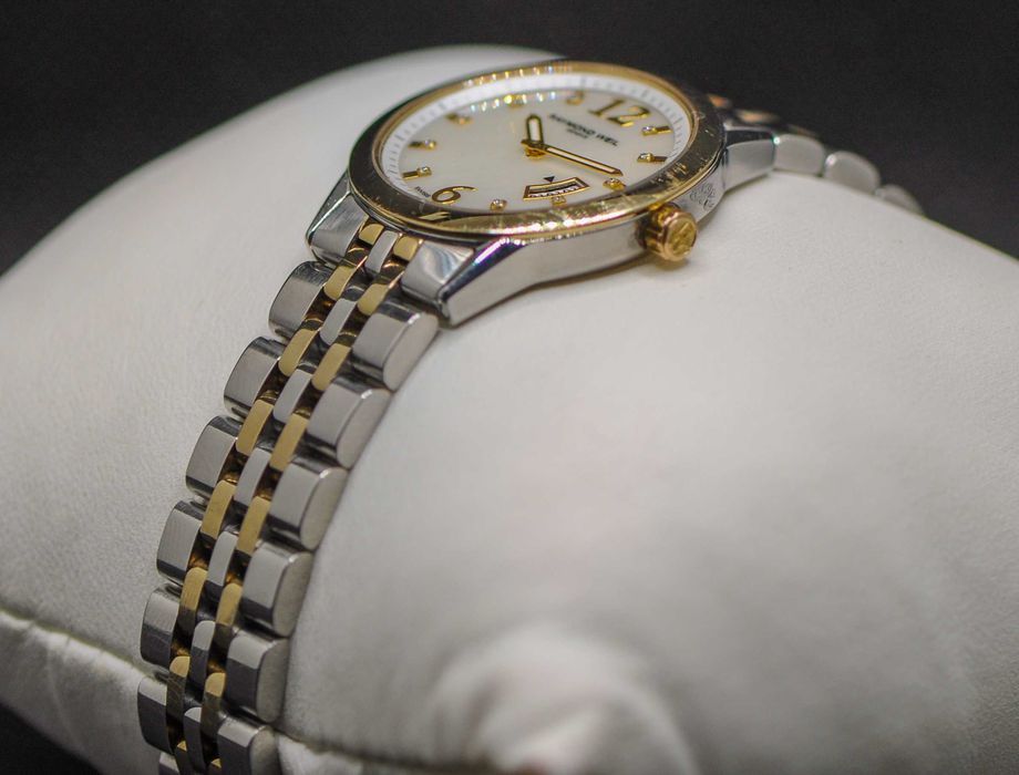 Швейцарски дамски часовник с диаманти - Raymond Weil Freelancer