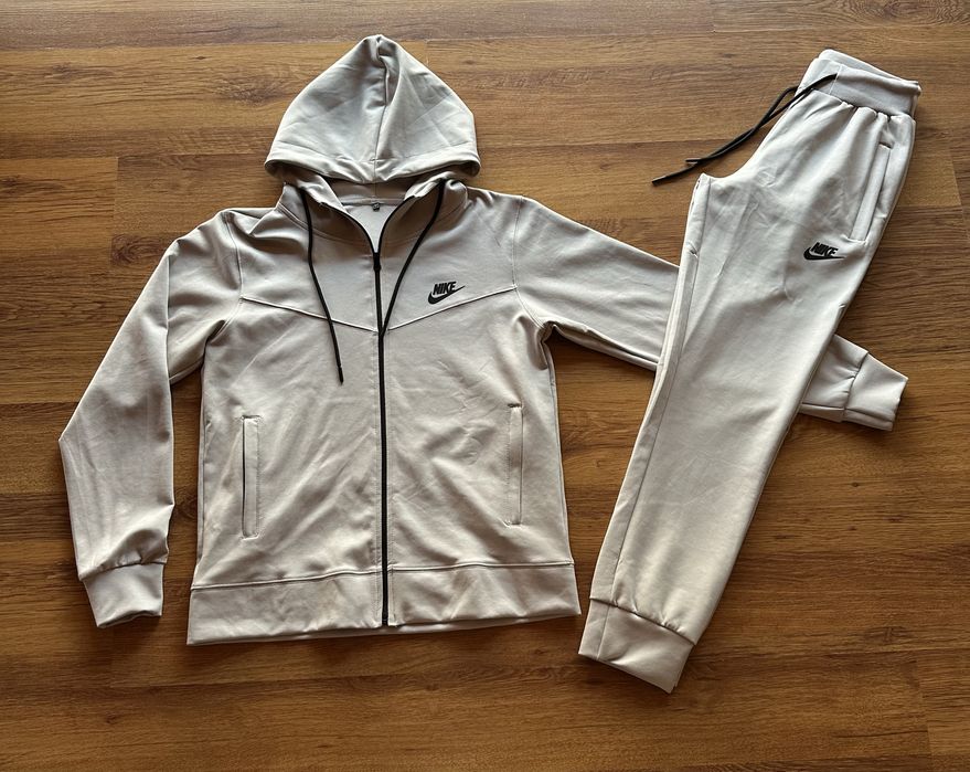 Мъжки,памучен,сив екип Nike с гумирано лого,с качулка и ципове на джобовете