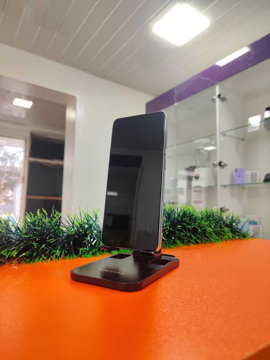 Продаю Samsung Galaxy S21 Ultra с памятью 8/256 GB