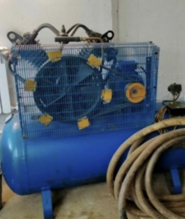 Продам новый промышленный компрессор