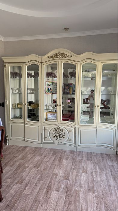 Гарнитур стенный  в хорошем состояний