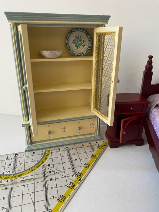 Мебели за кукленска къща, миниатюри