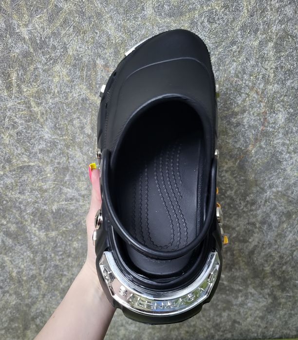 Продам новые кроксы