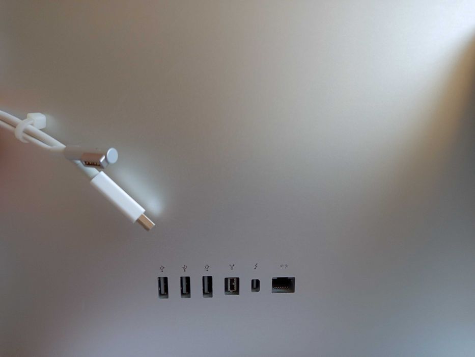 Монитор Apple 27 inch Thunderbolt Display Grade A Model A1407