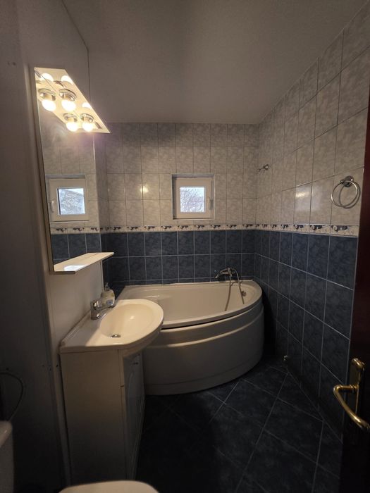 Apartament 4 camere, et.1, zona 2 stejari