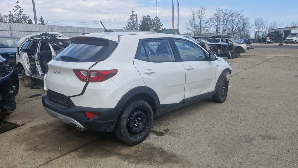 Dezmembram Kia Stonic an 2024 motor 1.2 benzina