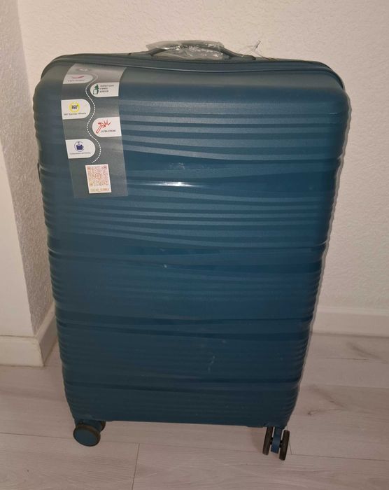 Продается чемодан в отличном состоянии