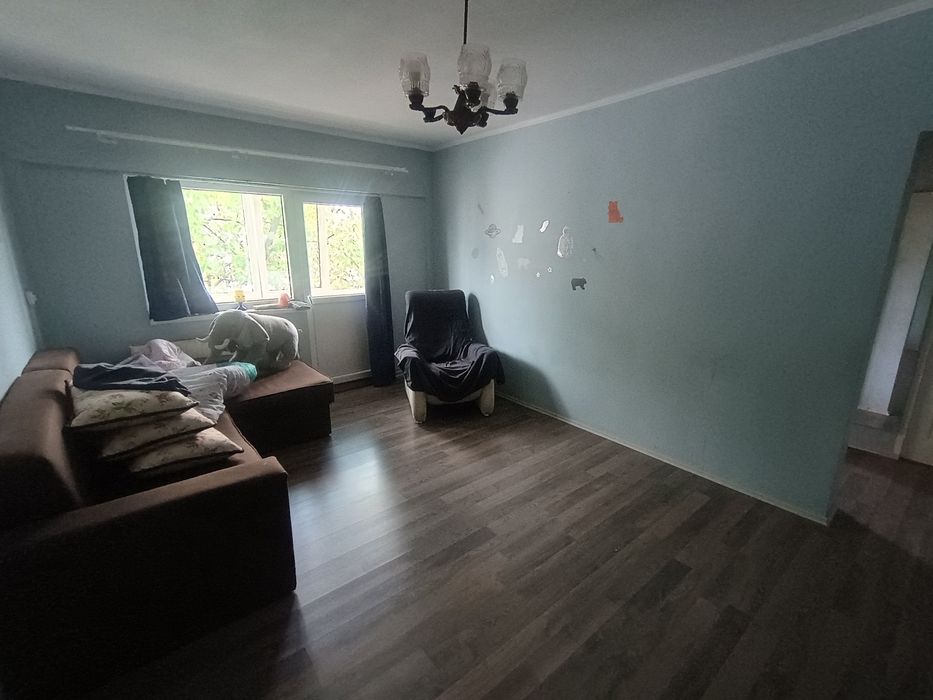Închiriez- apartament 3 camere+garaj