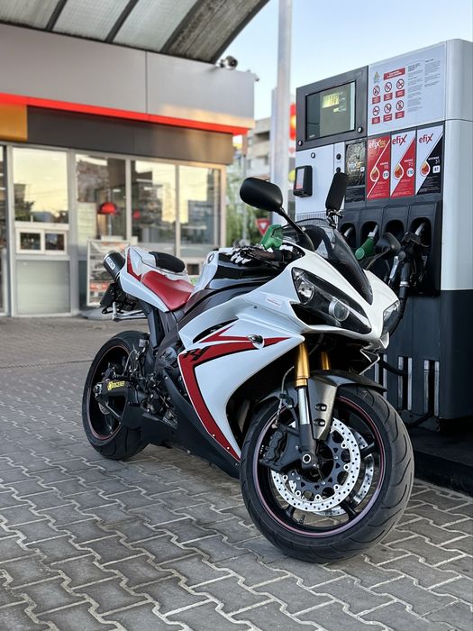 Vând Yamaha R1 RN19