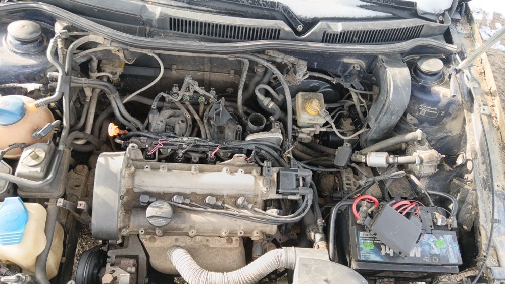 Dezmembrez golf 4 benzina