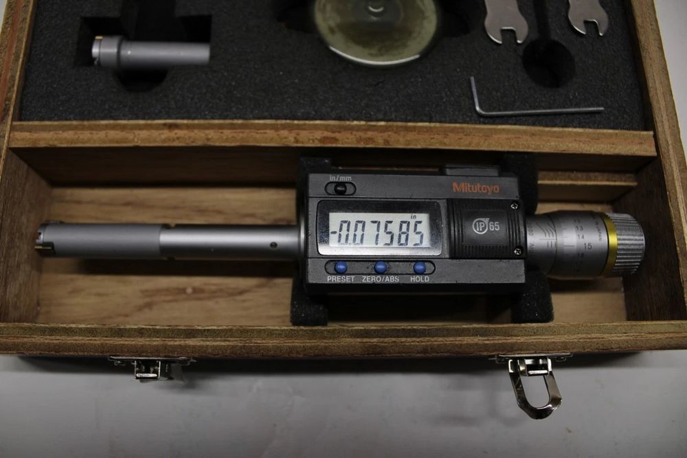 MITUTOYO 2 seturi de micrometre exterioare și interior