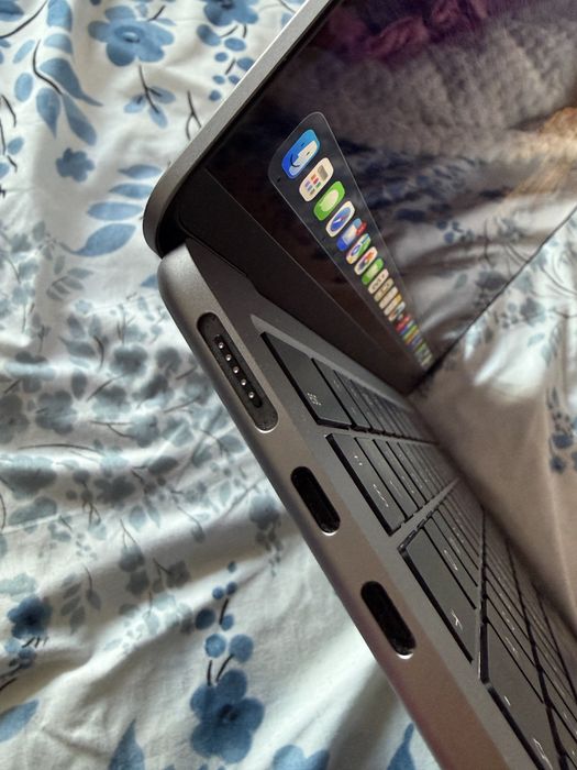 MacBook Air M2, 2022