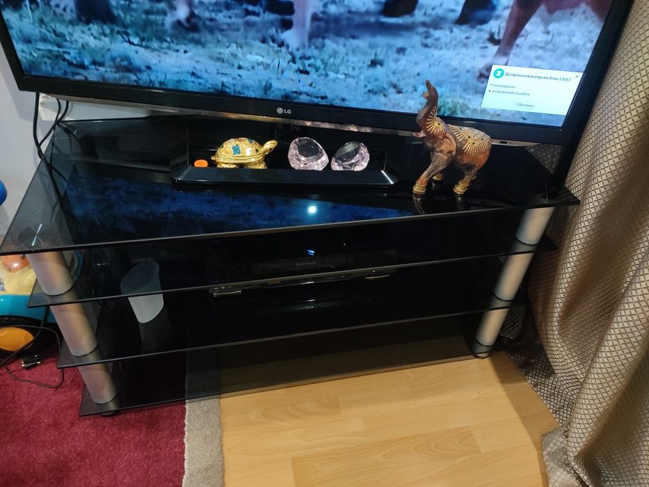 Продам тумбу под ТВ, журнальный столик