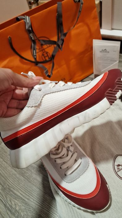 Bouncing red & white