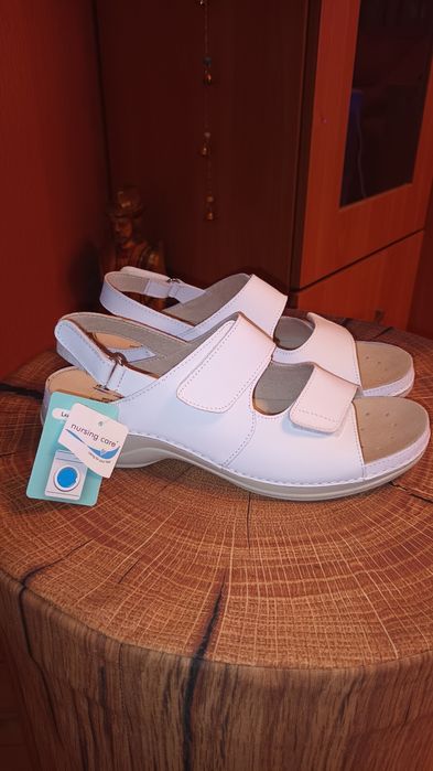 Чисто нови обувки и маратонки