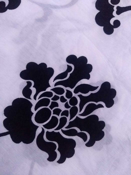 Перде в бяло и черно